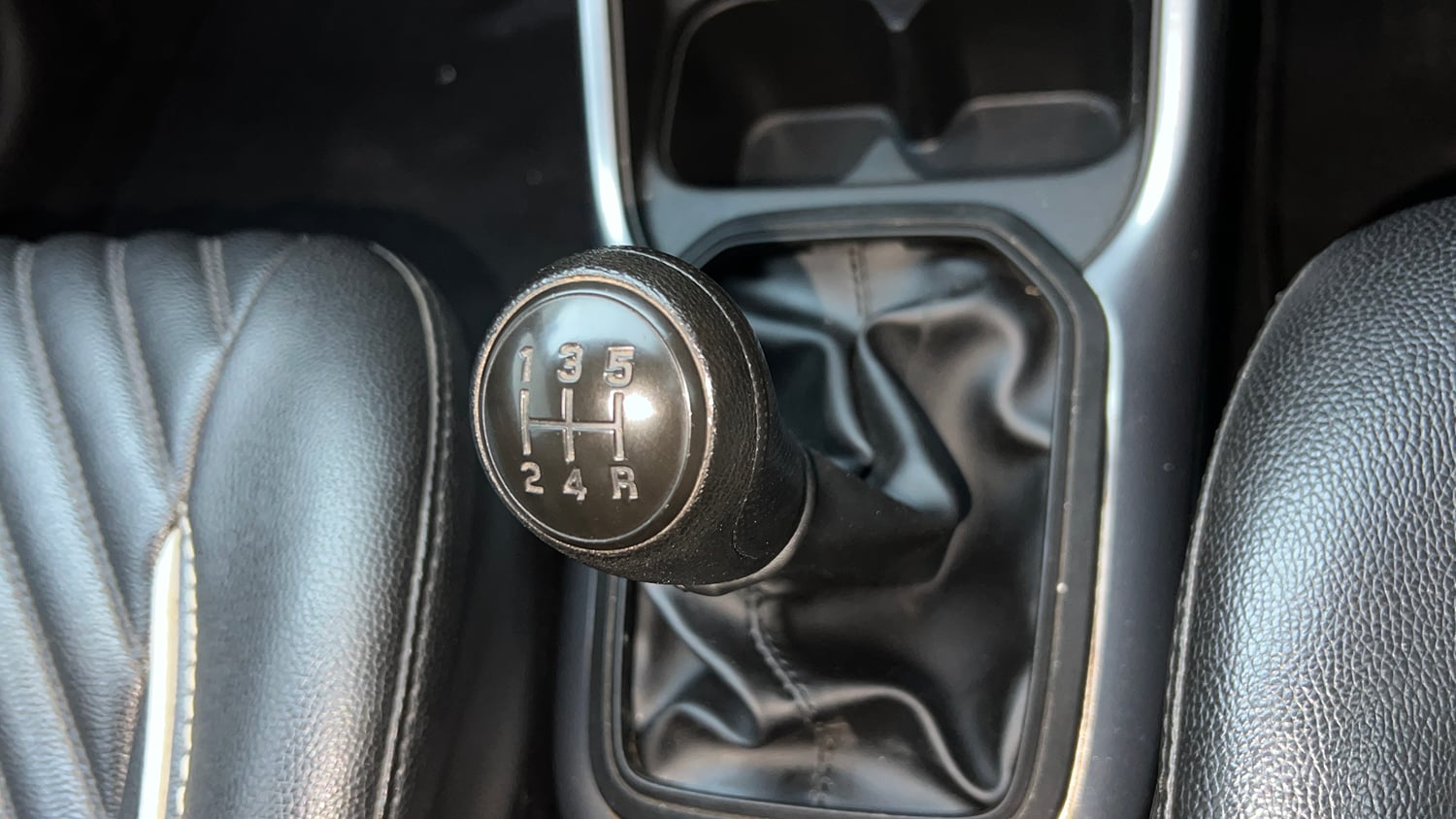 Used 2021 Maruti Suzuki Ignis Sigma 1.2 MT Petrol Manual interior GEAR  KNOB VIEW