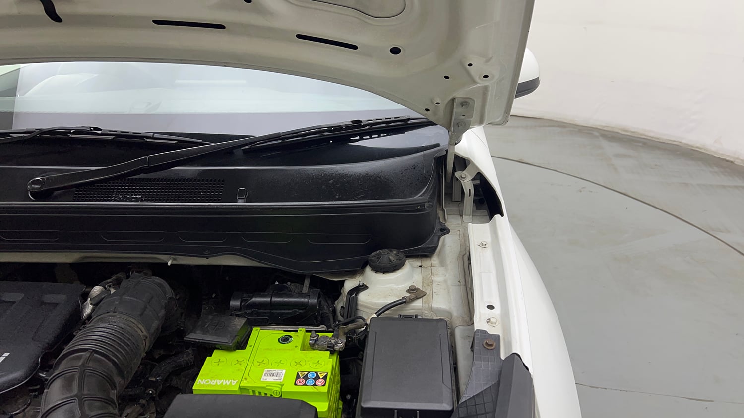 Used 2022 Hyundai Venue SX 1.0 Turbo iMT Petrol Manual engine ENGINE LEFT SIDE HINGE & APRON VIEW