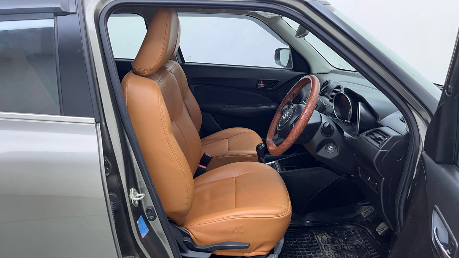 Used 2022 Maruti Suzuki Swift VXi Petrol Manual interior RIGHT SIDE FRONT DOOR CABIN VIEW