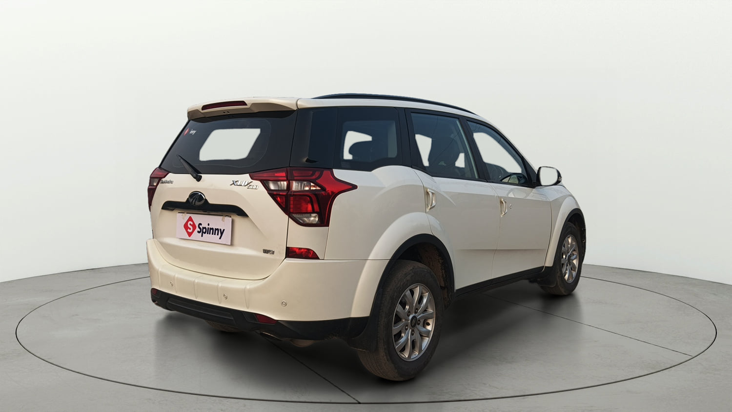 Used 2018 Mahindra XUV500 W9 Diesel Manual exterior RIGHT REAR CORNER VIEW
