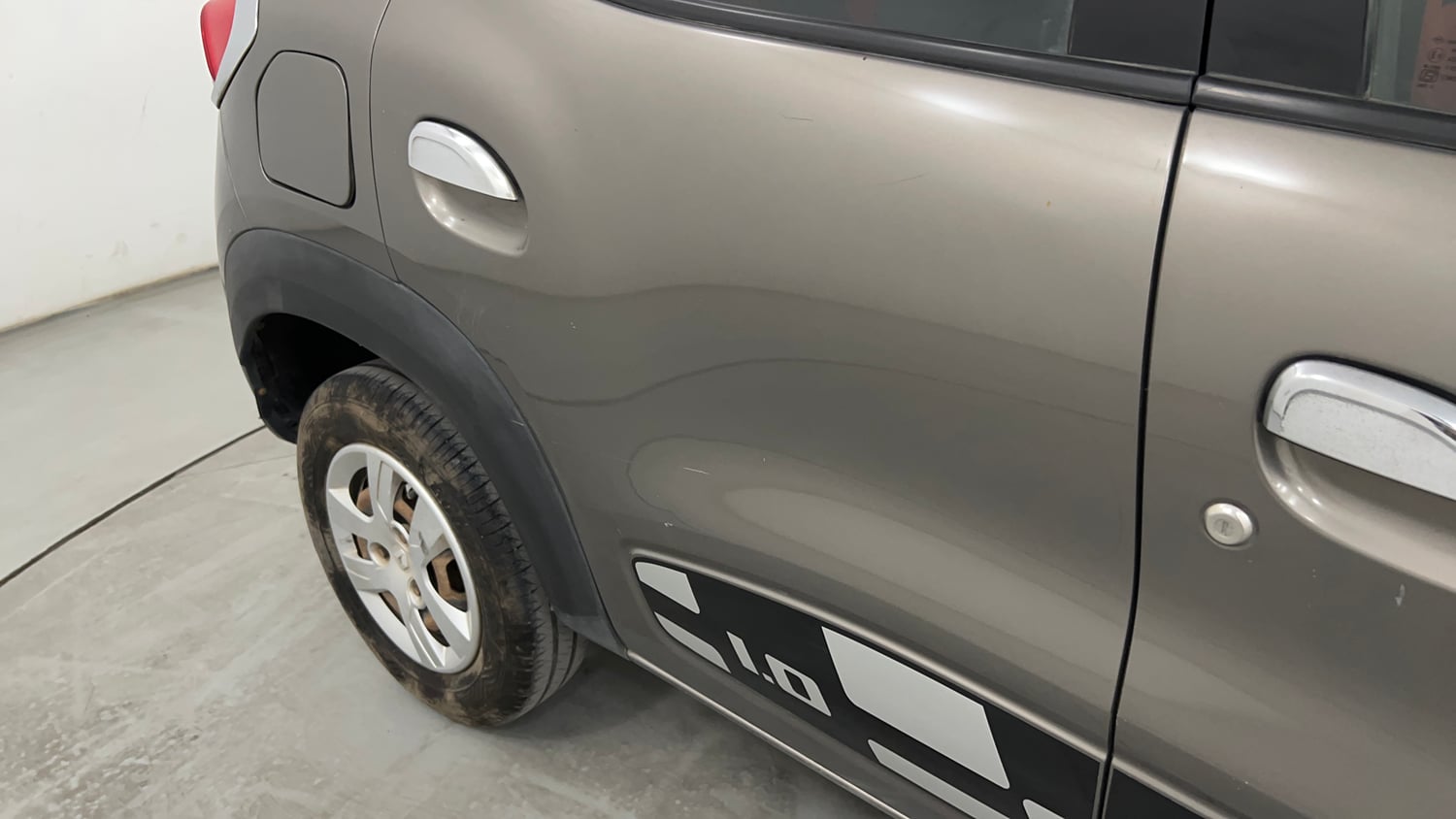 Used 2016 Renault Kwid RXT Petrol Manual dents MINOR SCRATCH