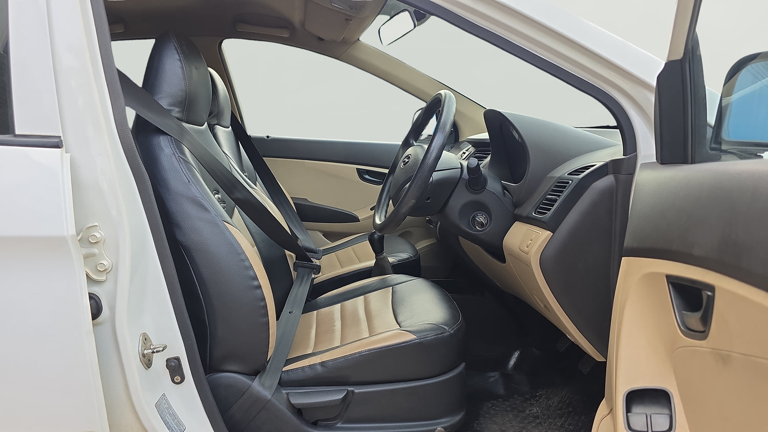 Used 2014 Hyundai Eon Era + Petrol Manual interior RIGHT SIDE FRONT DOOR CABIN VIEW