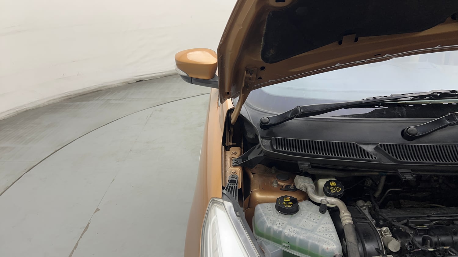 Used 2015 Ford Figo Aspire Titanium 1.5 Ti-VCT AT Petrol Automatic engine ENGINE RIGHT SIDE HINGE & APRON VIEW