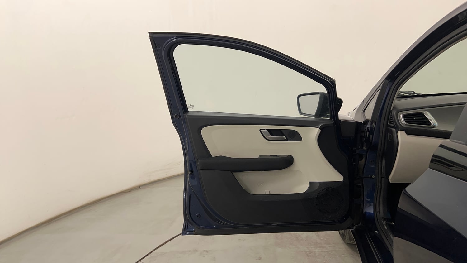 Used 2023 Tata Altroz XZ Petrol Petrol Manual interior LEFT FRONT DOOR OPEN VIEW