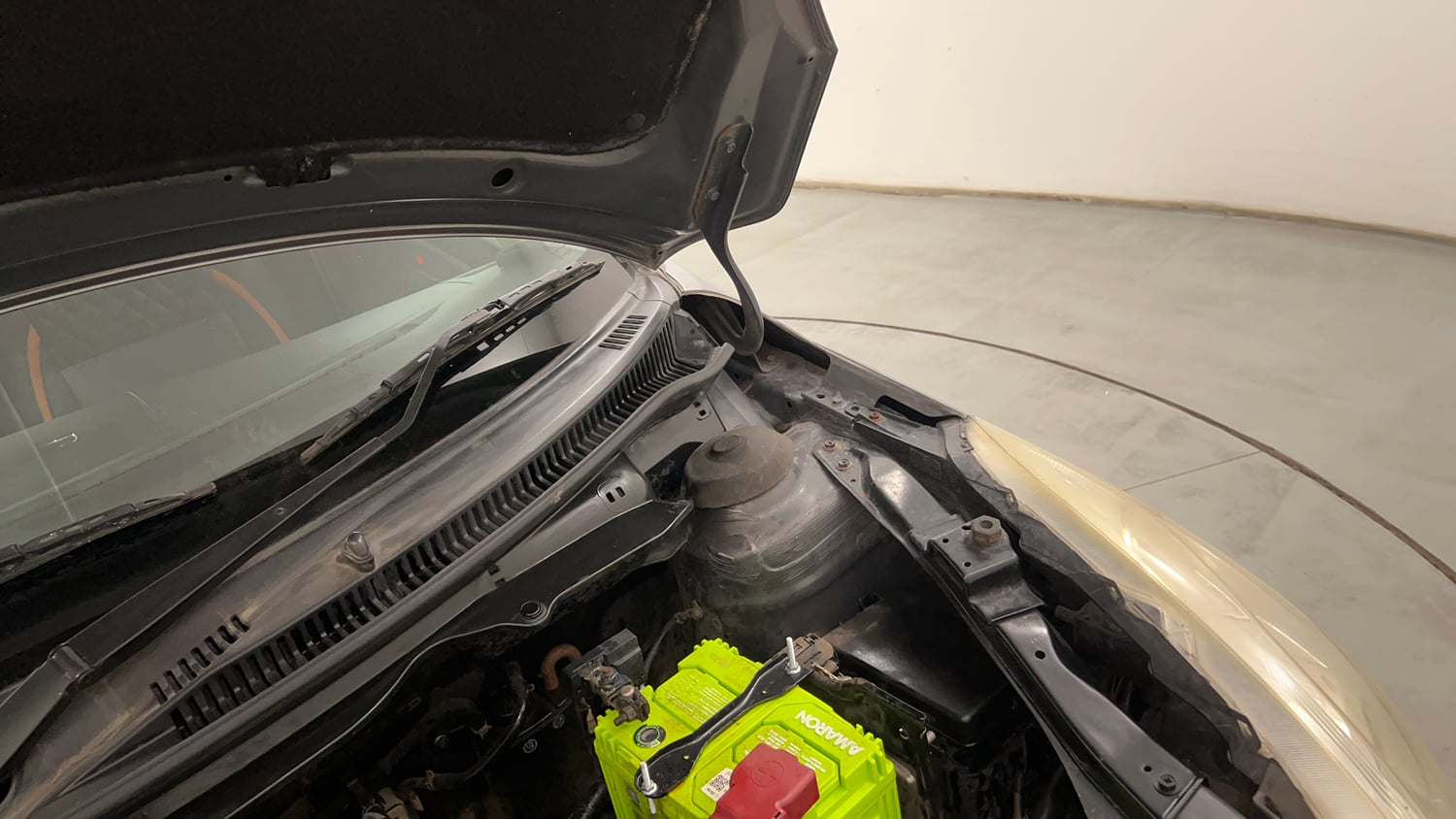 Used 2016 Maruti Suzuki Swift ZXi Petrol Manual engine ENGINE LEFT SIDE HINGE & APRON VIEW