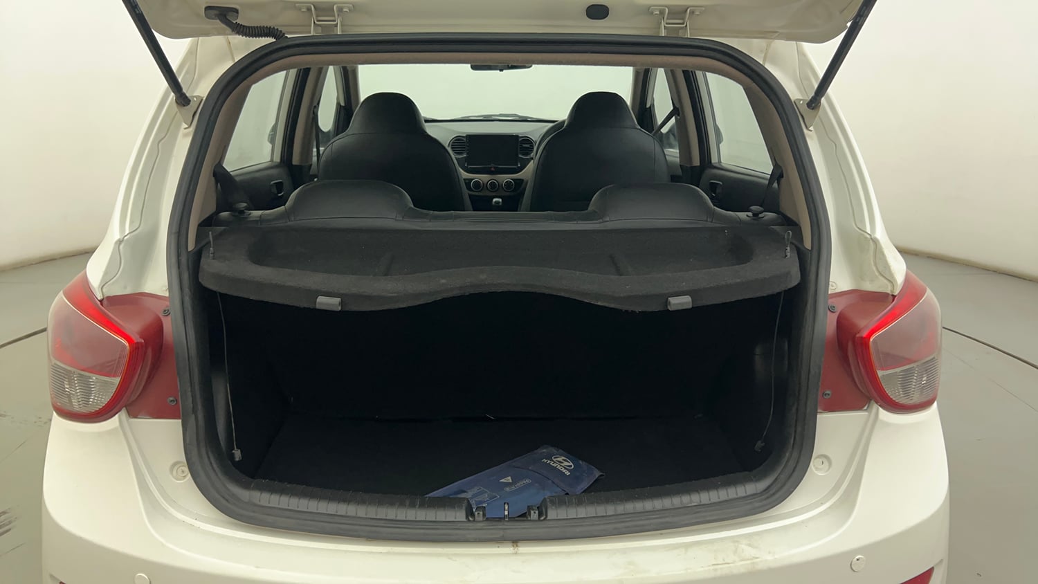 Used 2015 Hyundai Grand i10 Magna 1.2 Kappa VTVT Petrol Manual interior DICKY INSIDE VIEW