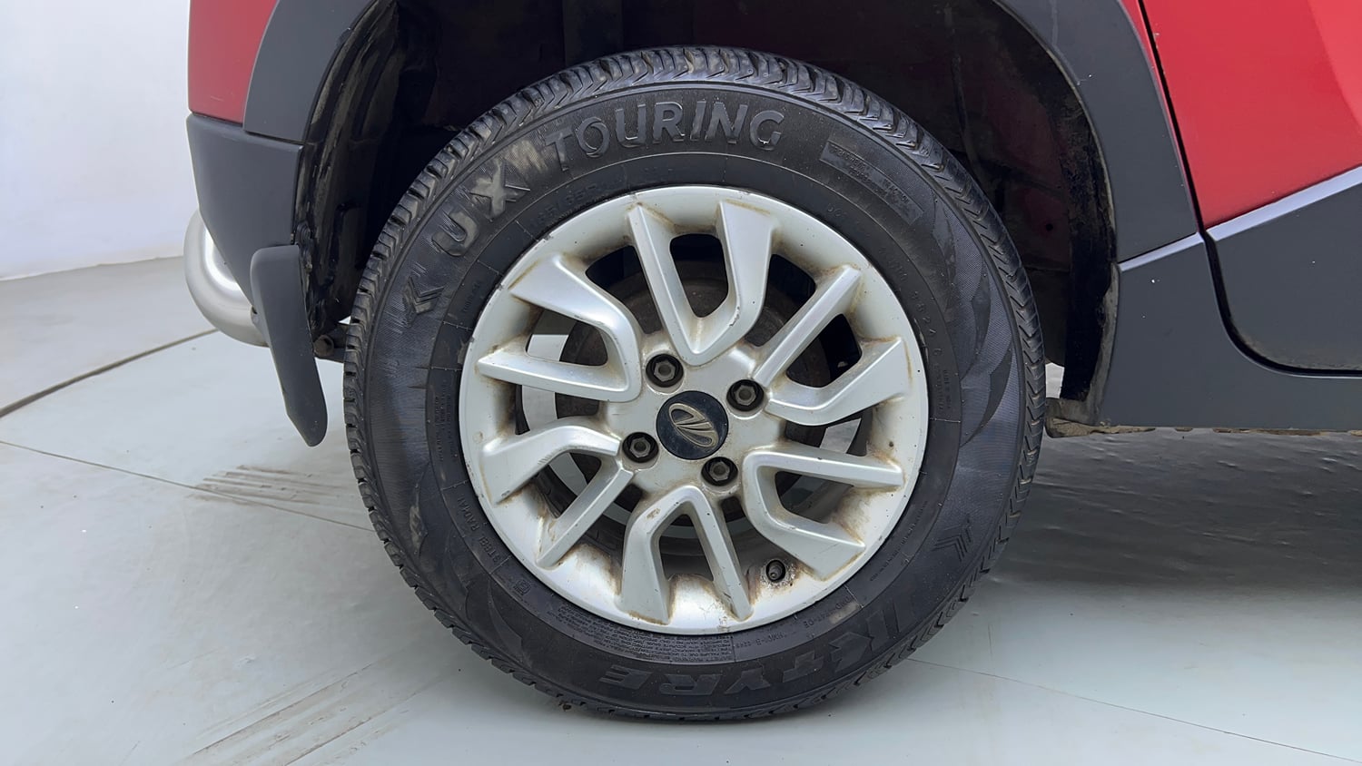 Used 2017 Mahindra KUV100 K6 6 STR Petrol Manual tyres RIGHT REAR TYRE RIM VIEW