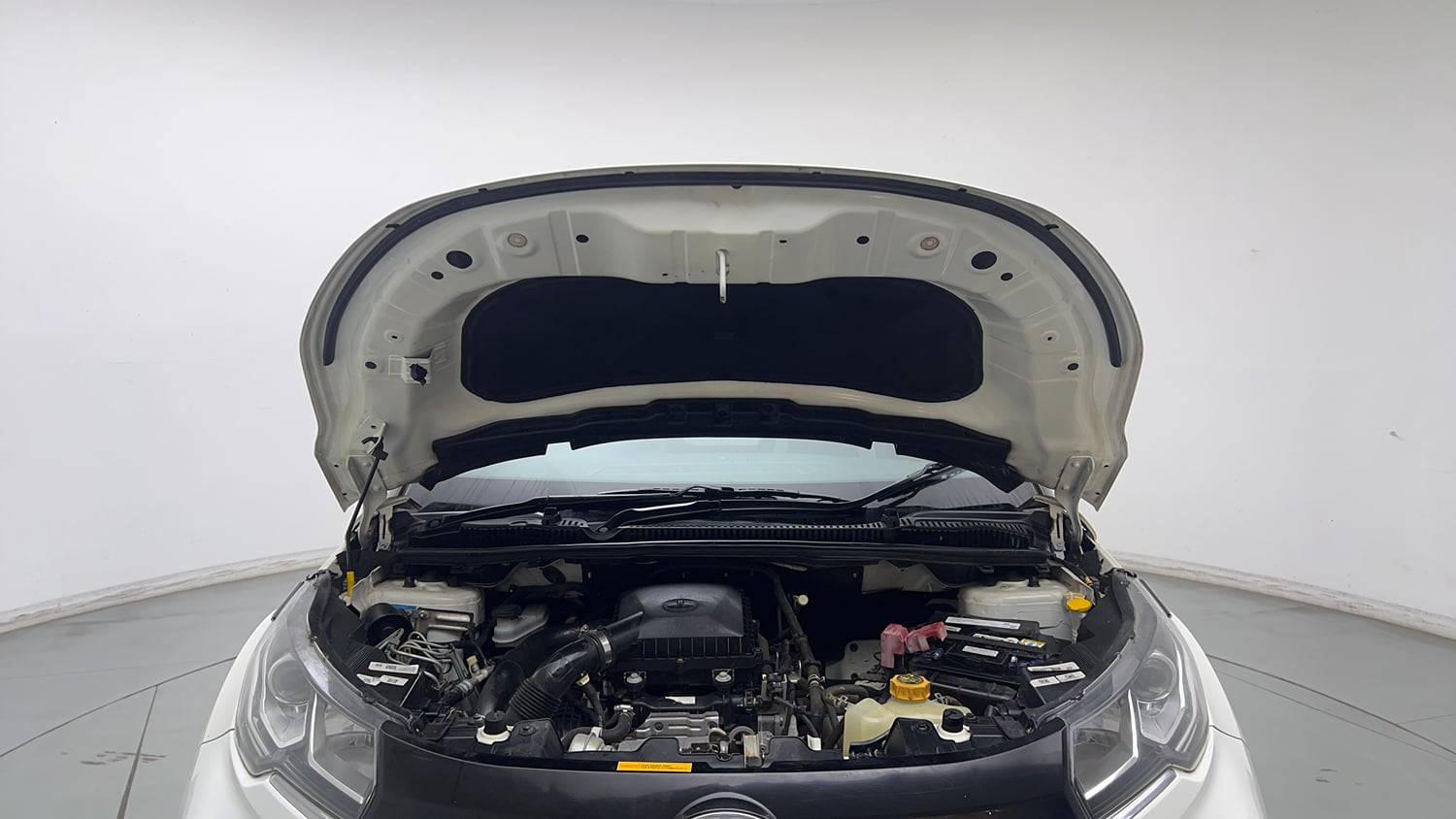 Used 2023 Tata Nexon XE Petrol Manual engine ENGINE & BONNET OPEN FRONT VIEW