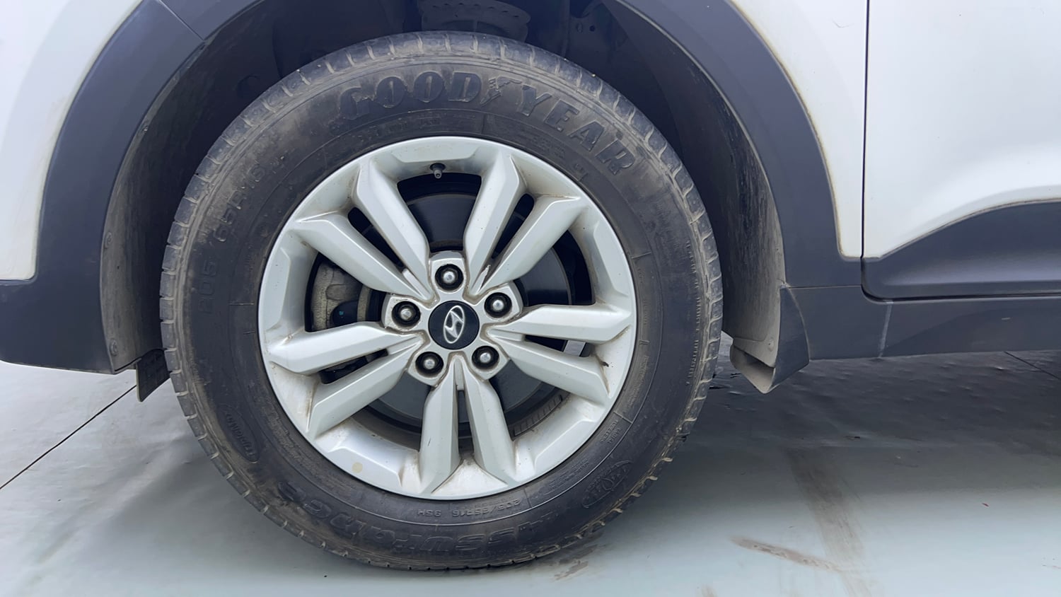 Used 2016 Hyundai Creta 1.6 SX Plus Petrol Petrol Manual tyres LEFT FRONT TYRE RIM VIEW