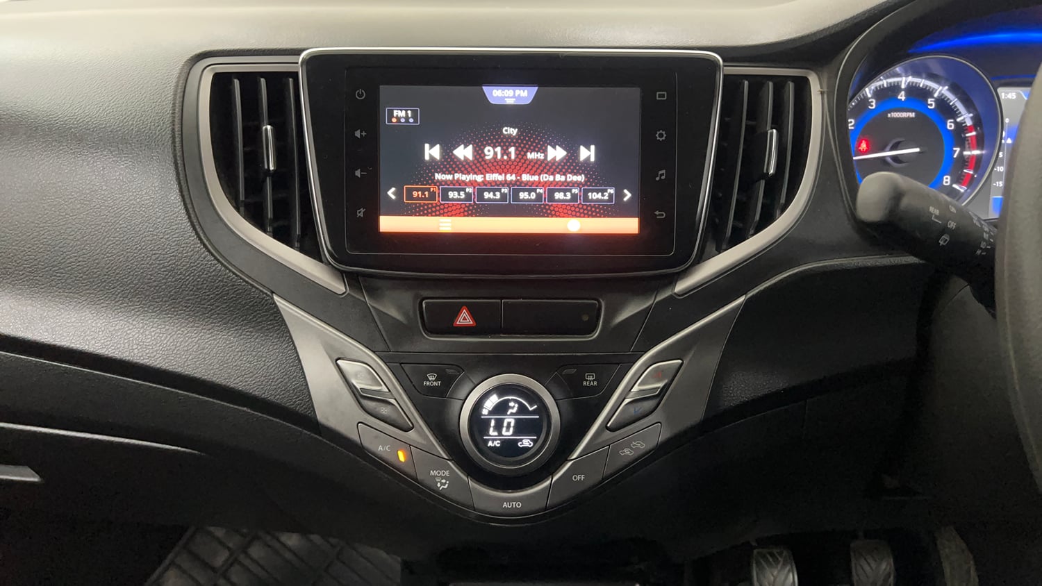 Used 2020 Maruti Suzuki Baleno Zeta Petrol Manual interior MUSIC SYSTEM & AC CONTROL VIEW