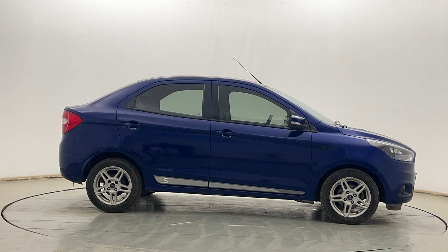 Used 2017 Ford Figo Aspire Titanium 1.2 Ti-VCT Sports Edition Petrol Manual exterior RIGHT SIDE VIEW