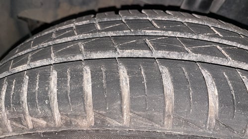Used 2024 Renault Kwid RXT 1.0L Petrol Manual tyres LEFT FRONT TYRE TREAD VIEW