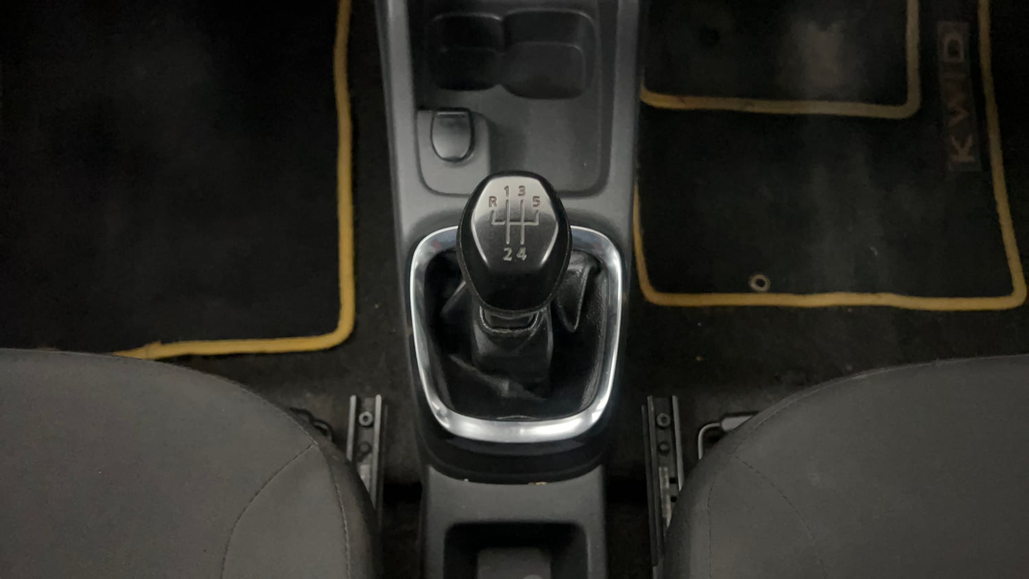 Used 2016 Renault Kwid RXT Petrol Manual interior GEAR  KNOB VIEW