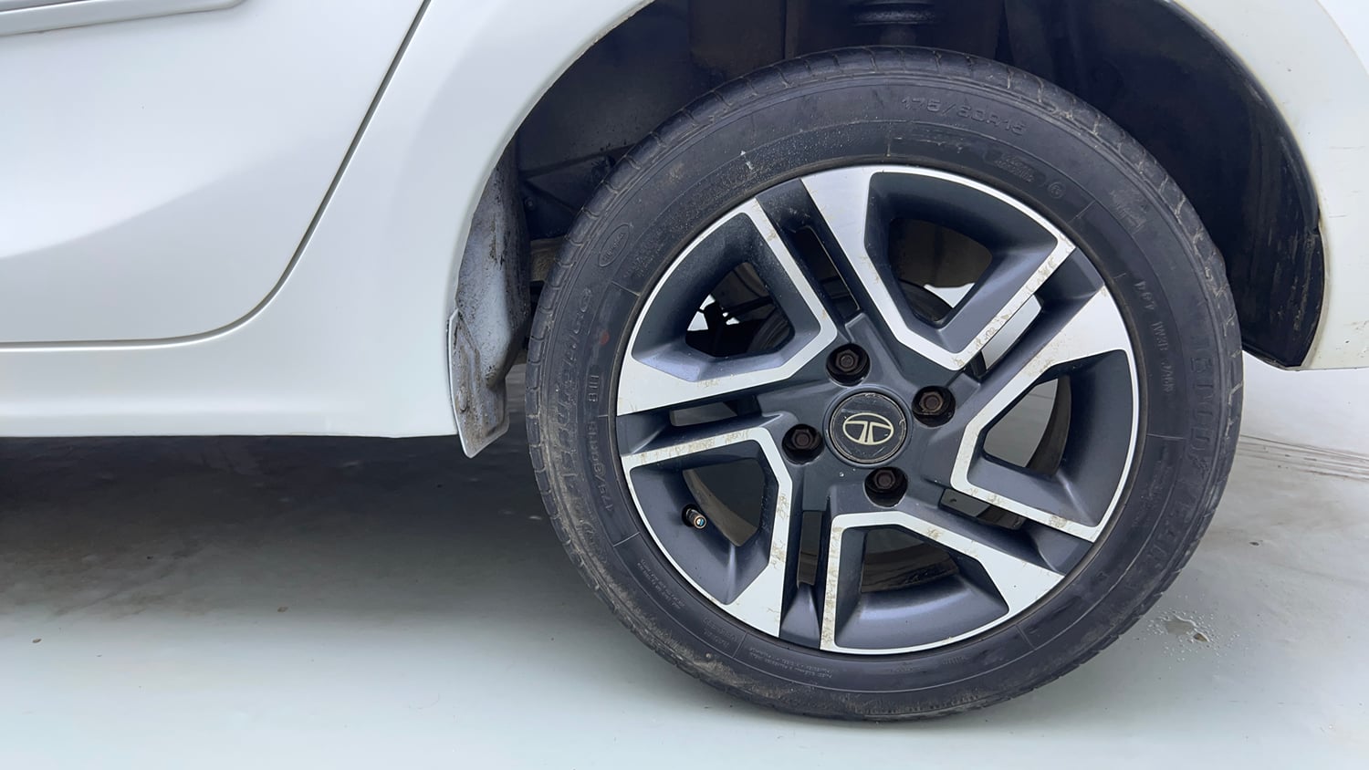 Used 2020 Tata Tigor XZA Plus Petrol Automatic tyres LEFT REAR TYRE RIM VIEW
