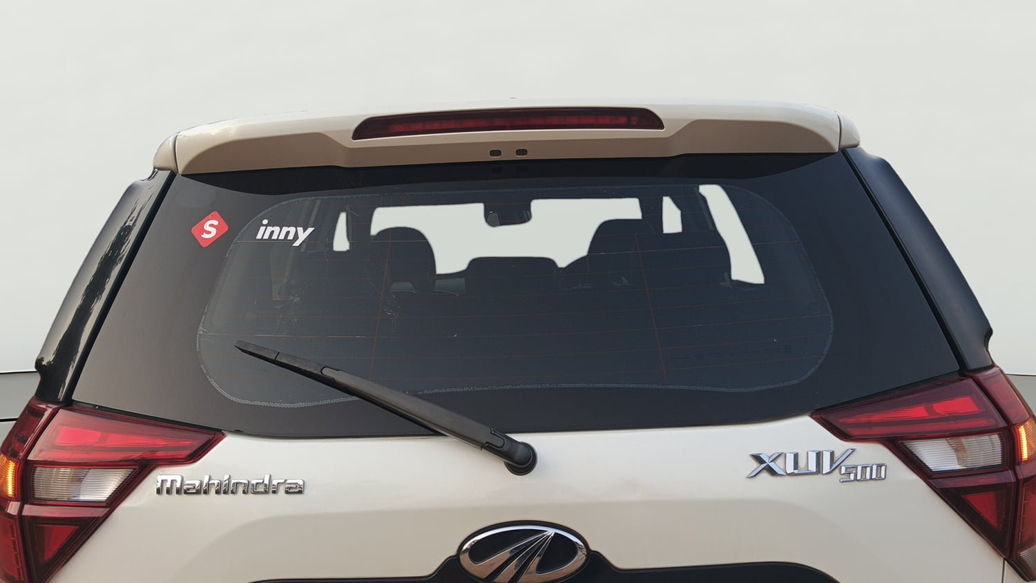 Used 2018 Mahindra XUV500 W9 Diesel Manual exterior BACK WINDSHIELD VIEW