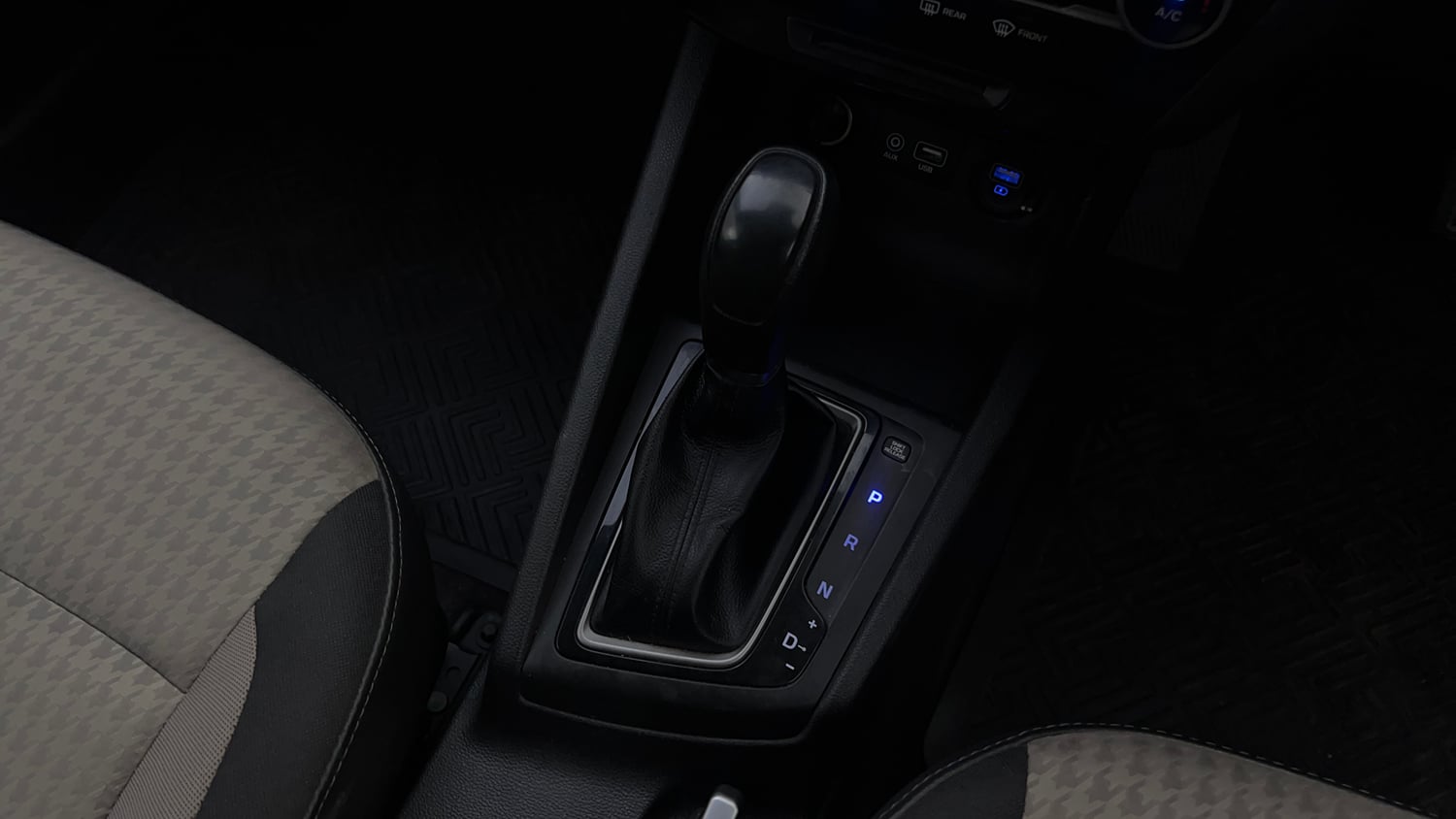 Used 2018 Hyundai Elite i20 Asta 1.2 AT Petrol Automatic interior GEAR  KNOB VIEW