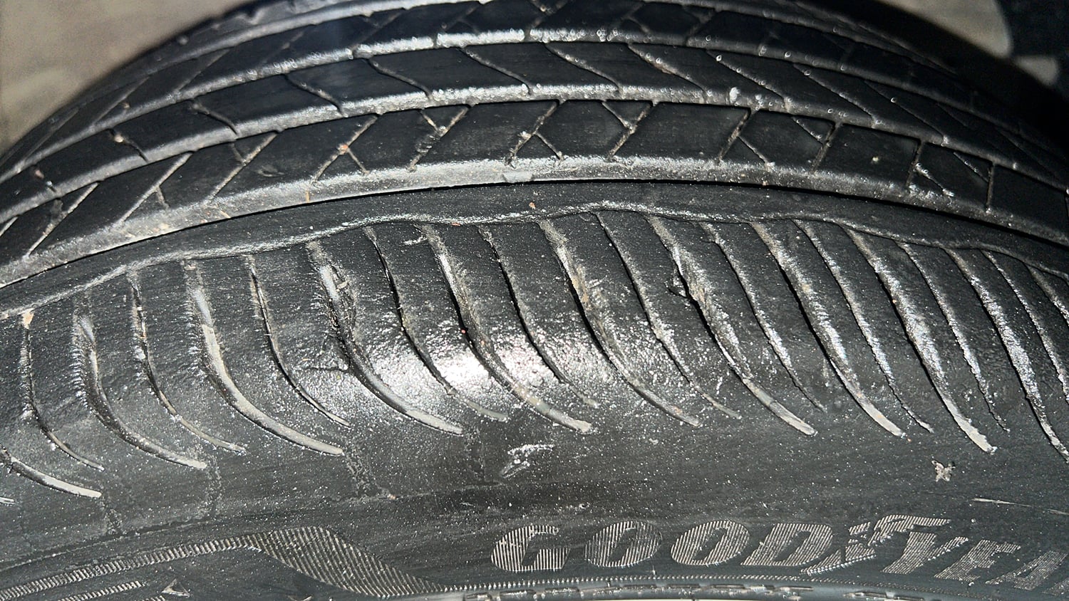 Used 2022 Maruti Suzuki Baleno Zeta AGS Petrol Automatic tyres RIGHT FRONT TYRE TREAD VIEW