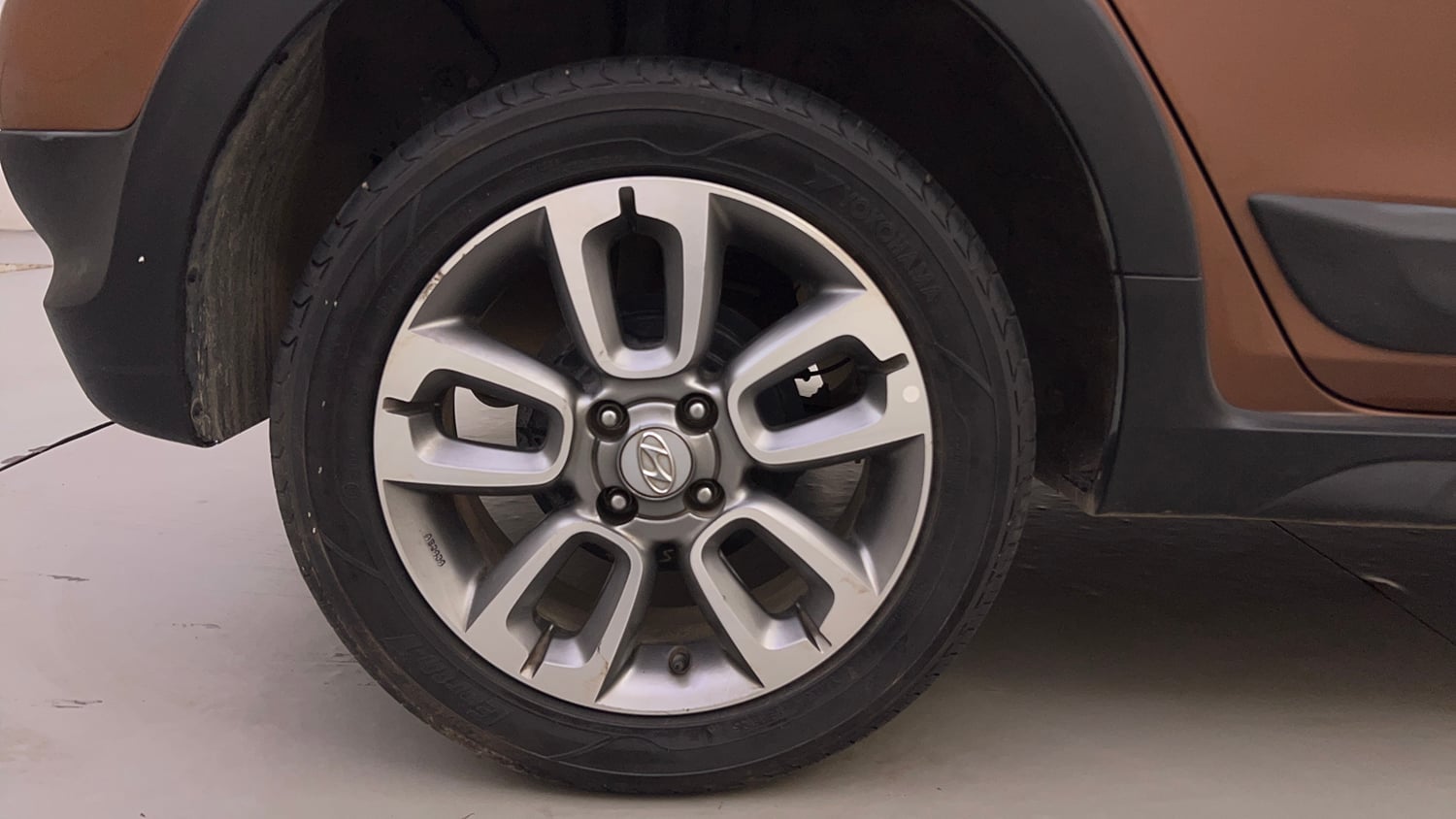 Used 2018 Hyundai i20 Active 1.2 SX Petrol Manual tyres RIGHT REAR TYRE RIM VIEW