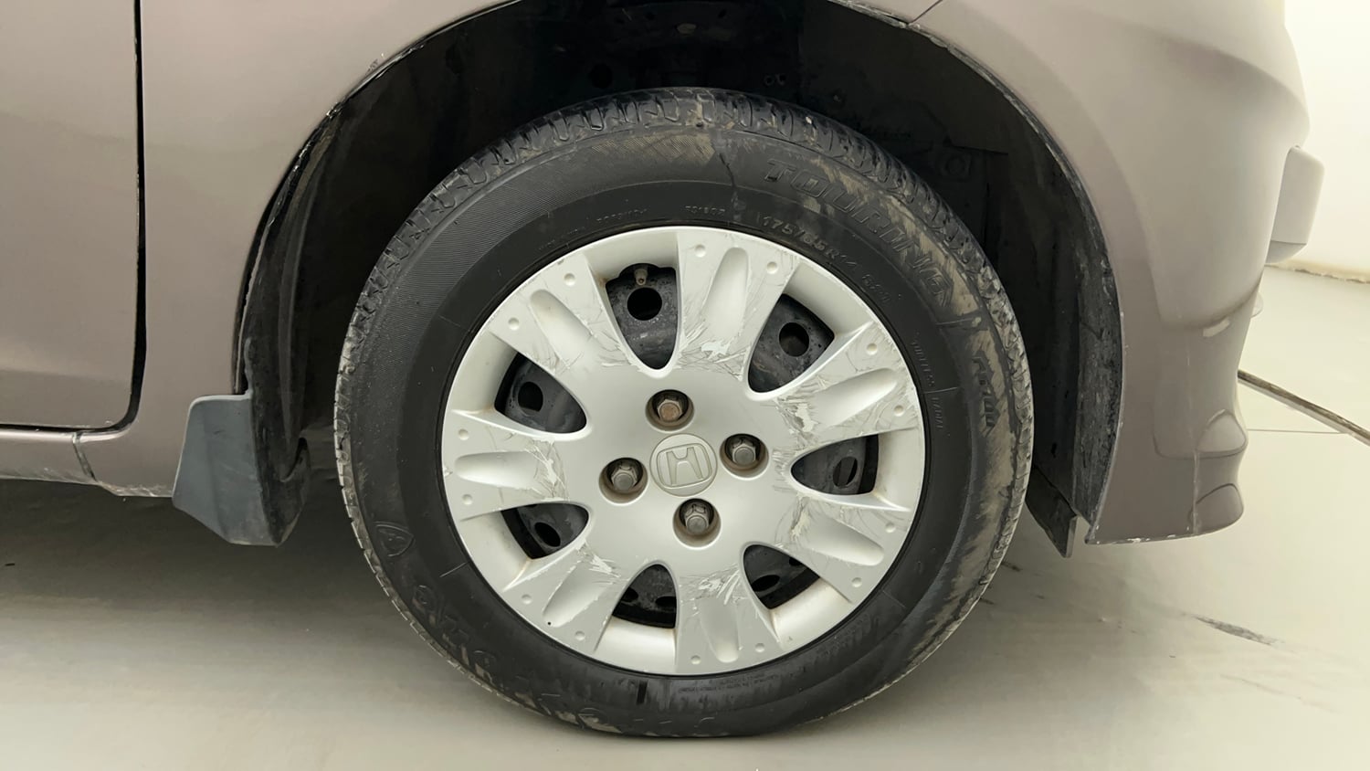 Used 2013 Honda Amaze 1.2 S i-VTEC Petrol Manual tyres RIGHT FRONT TYRE RIM VIEW