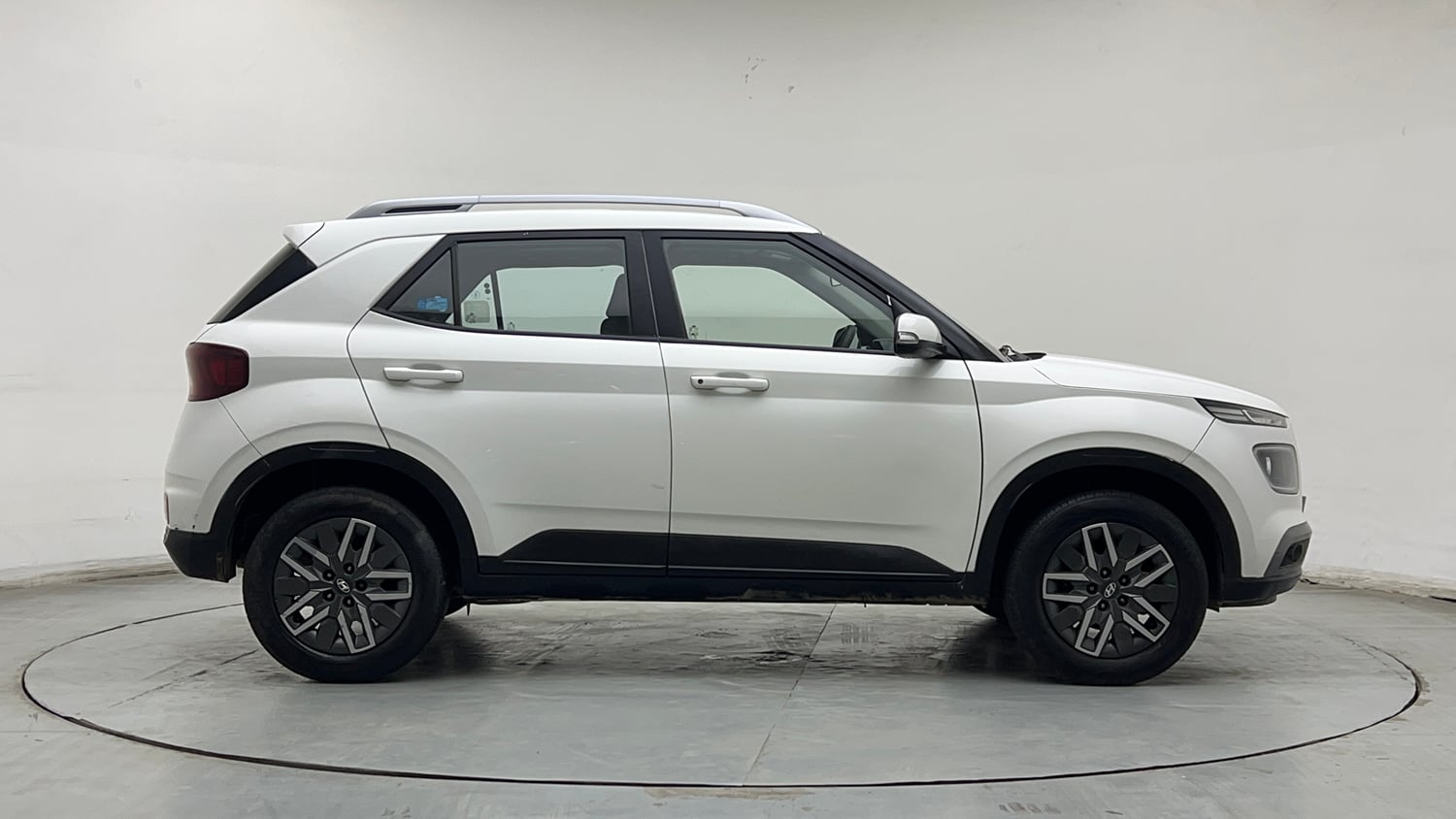 Used 2022 Hyundai Venue SX 1.0 Turbo iMT Petrol Manual exterior RIGHT SIDE VIEW