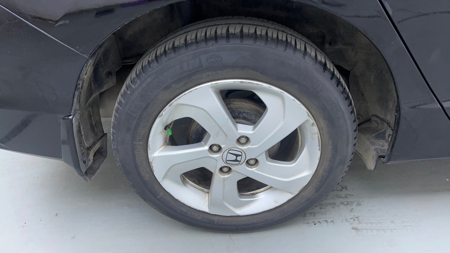 Used 2014 Honda City VX CVT Petrol Automatic tyres RIGHT REAR TYRE RIM VIEW