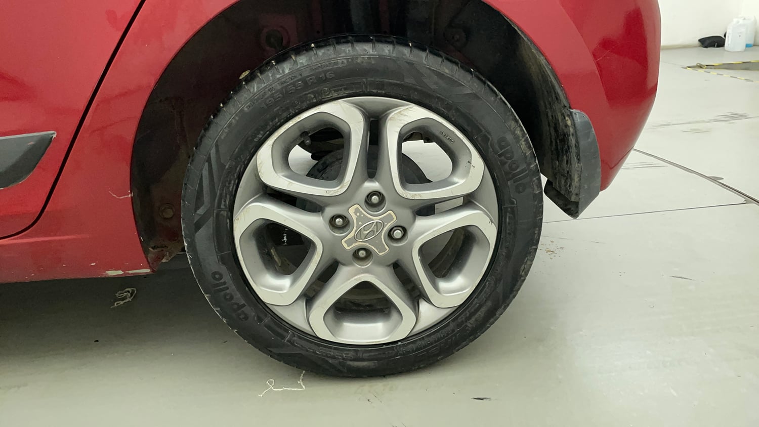 Used 2020 Hyundai Elite i20 Asta 1.2 (O) Petrol Manual tyres LEFT REAR TYRE RIM VIEW
