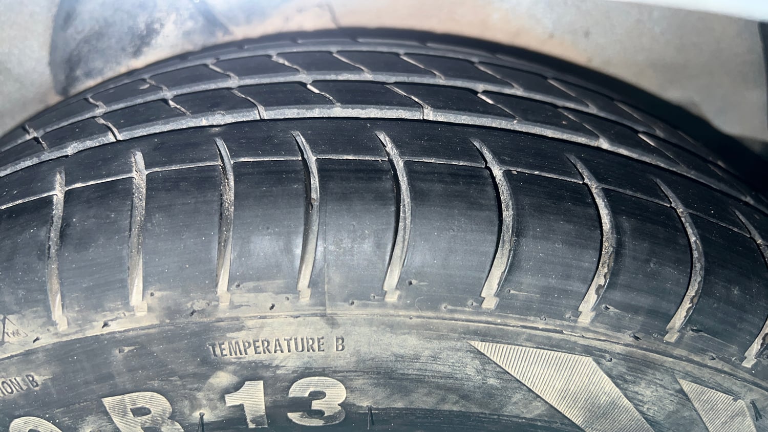Used 2014 Hyundai i10 Sportz 1.1 iRDE2 Petrol Manual tyres LEFT REAR TYRE TREAD VIEW