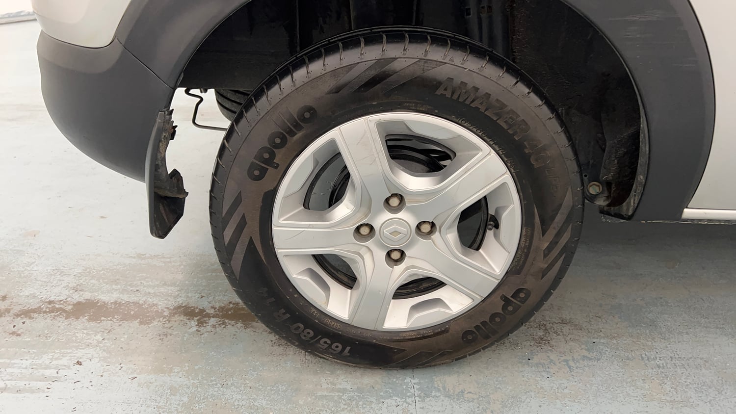 Used 2020 Renault Triber RXZ Petrol Manual tyres RIGHT REAR TYRE RIM VIEW