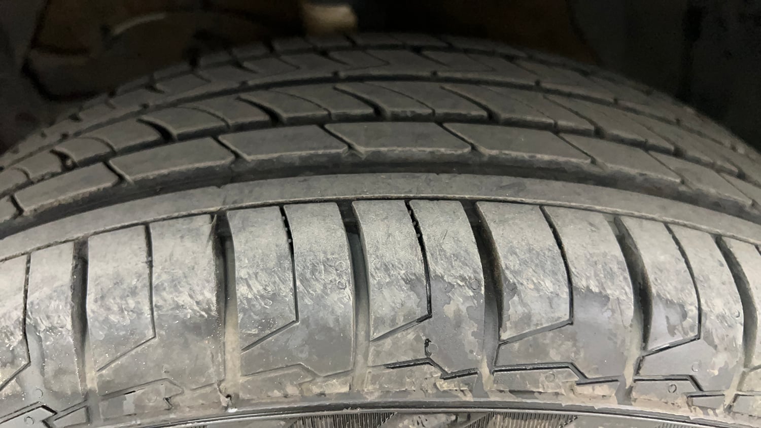 Used 2021 Maruti Suzuki S-Cross Alpha Petrol Manual tyres LEFT FRONT TYRE TREAD VIEW