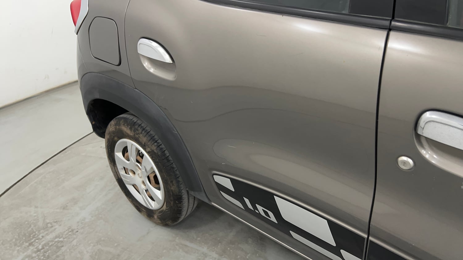 Used 2016 Renault Kwid RXT Petrol Manual dents MINOR DENT