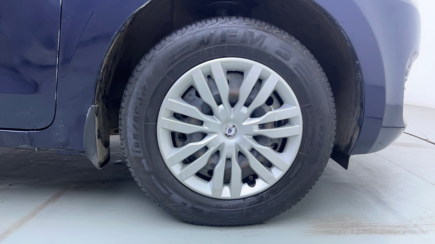 Used 2019 Maruti Suzuki Swift VXi AMT Petrol Automatic tyres RIGHT FRONT TYRE RIM VIEW