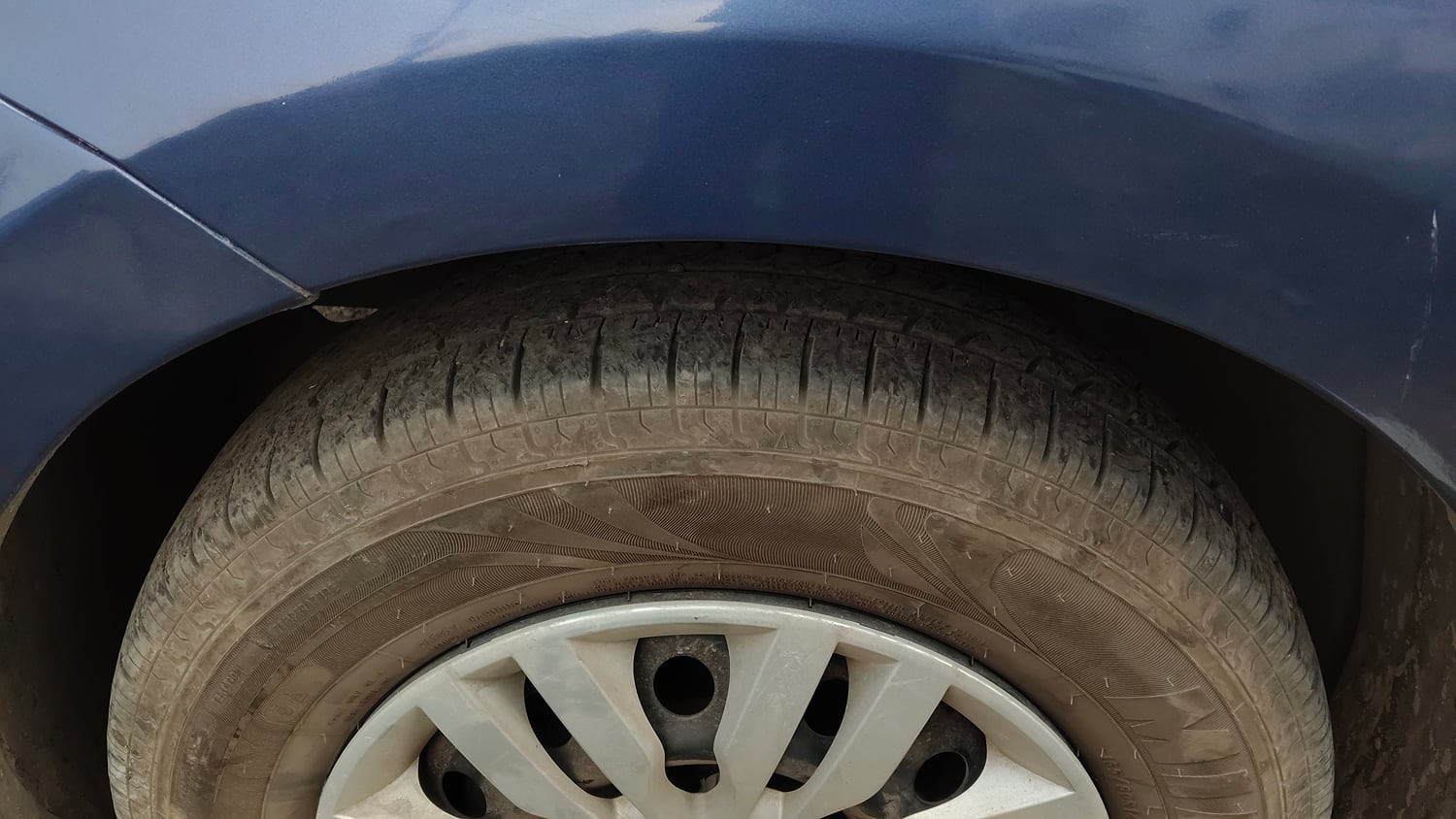 Used 2017 Maruti Suzuki Dzire VXi AMT Petrol Automatic tyres LEFT FRONT TYRE TREAD VIEW