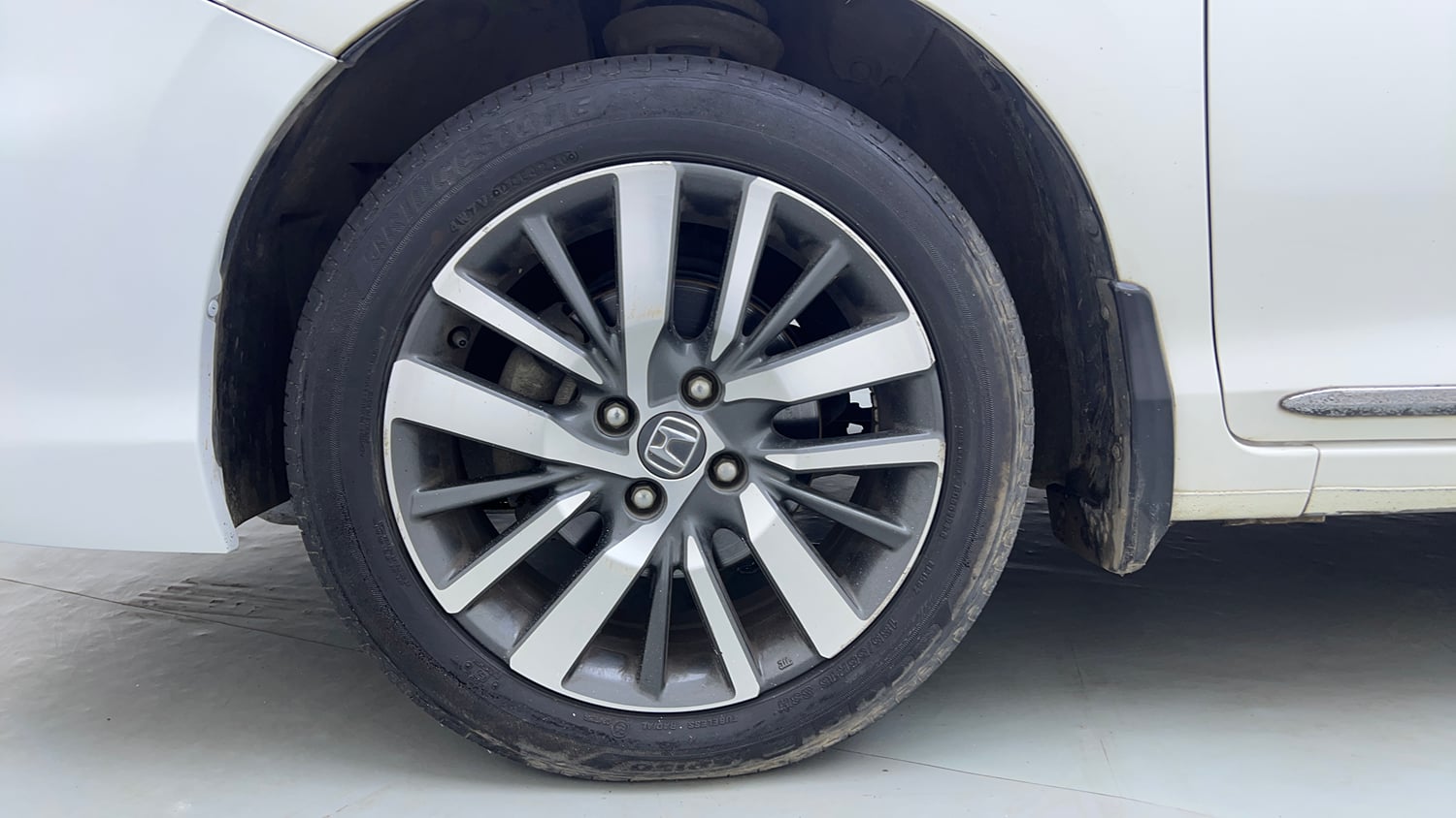 Used 2021 Honda City ZX CVT Petrol Petrol Automatic tyres LEFT FRONT TYRE RIM VIEW