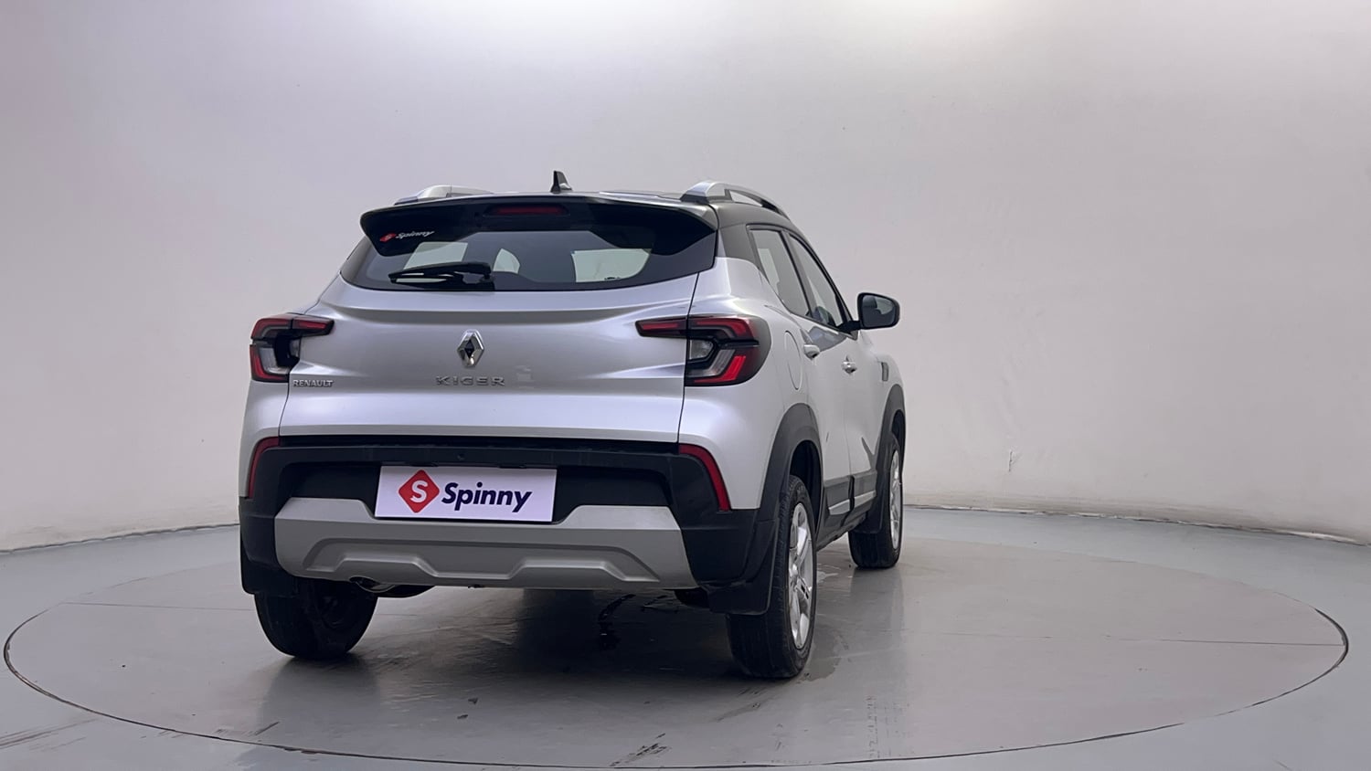 Used 2021 Renault Kiger RXT MT Dual Tone Petrol Manual exterior RIGHT REAR CORNER VIEW