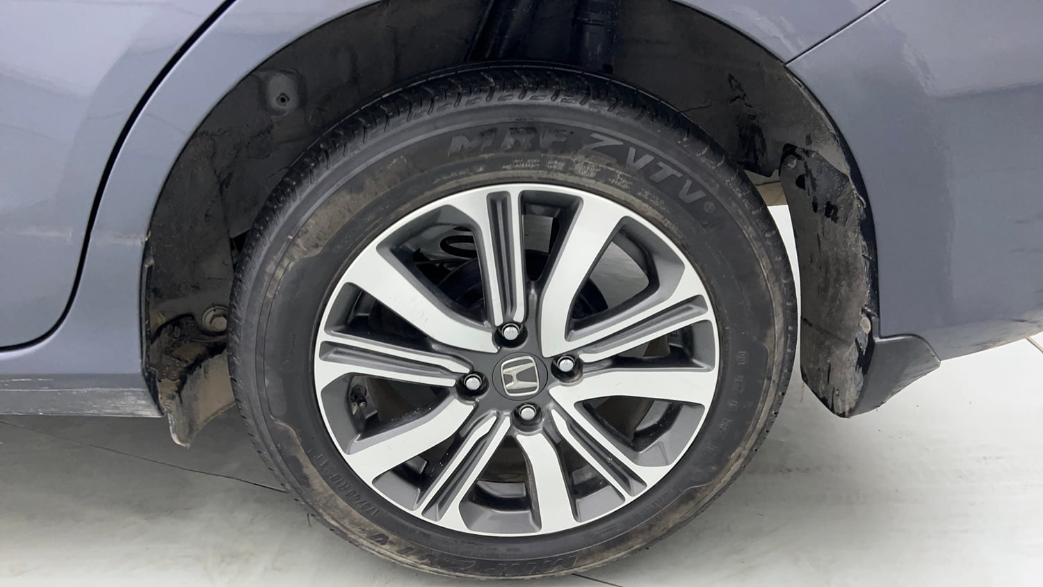 Used 2024 honda Amaze 2nd Generation VX 1.2 Petrol MT Petrol Manual tyres LEFT REAR TYRE RIM VIEW