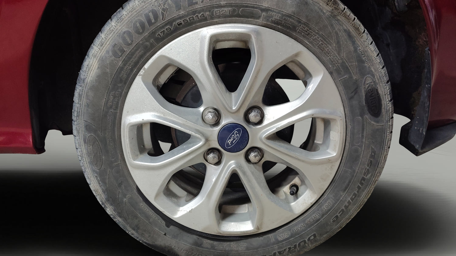 Used 2016 Ford Figo Aspire Titanium 1.2 Ti-VCT Petrol Manual tyres LEFT REAR TYRE RIM VIEW