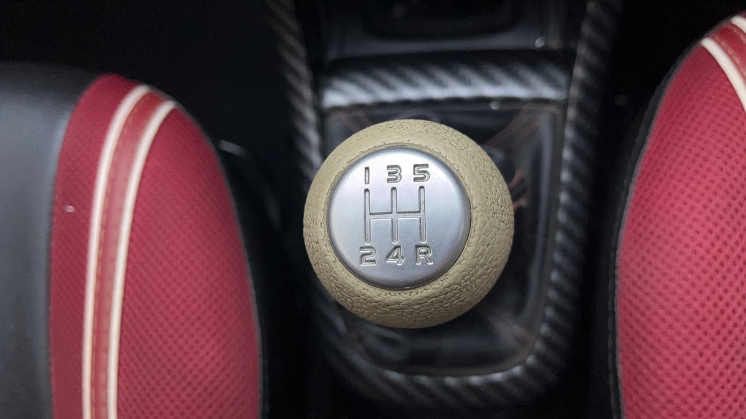 Used 2016 Maruti Suzuki Swift Deca Limited Edition VDi Diesel Manual interior GEAR  KNOB VIEW