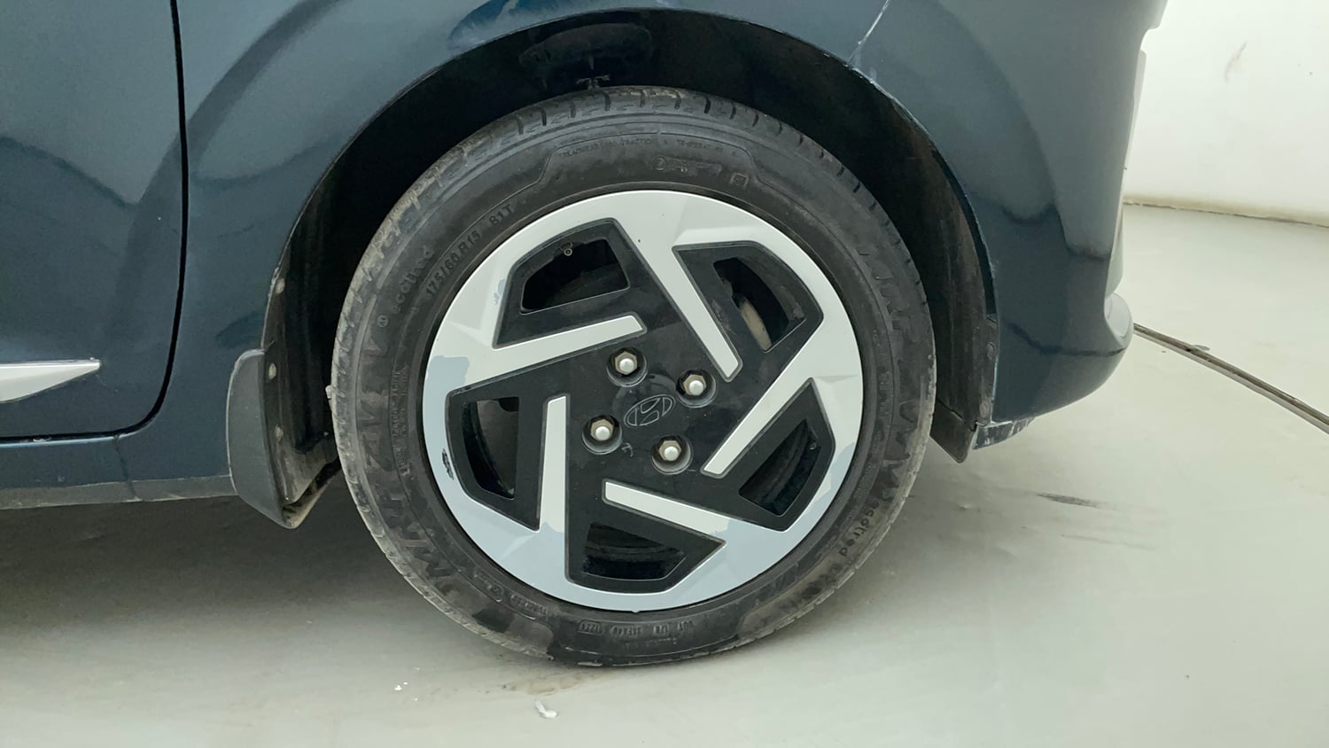 Used 2024 Hyundai Grand i10 Nios Corporate1.2 Kappa Petrol Manual tyres RIGHT FRONT TYRE RIM VIEW