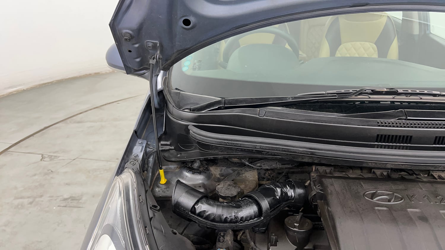 Used 2015 Hyundai Xcent SX 1.2 Petrol Manual engine ENGINE RIGHT SIDE HINGE & APRON VIEW
