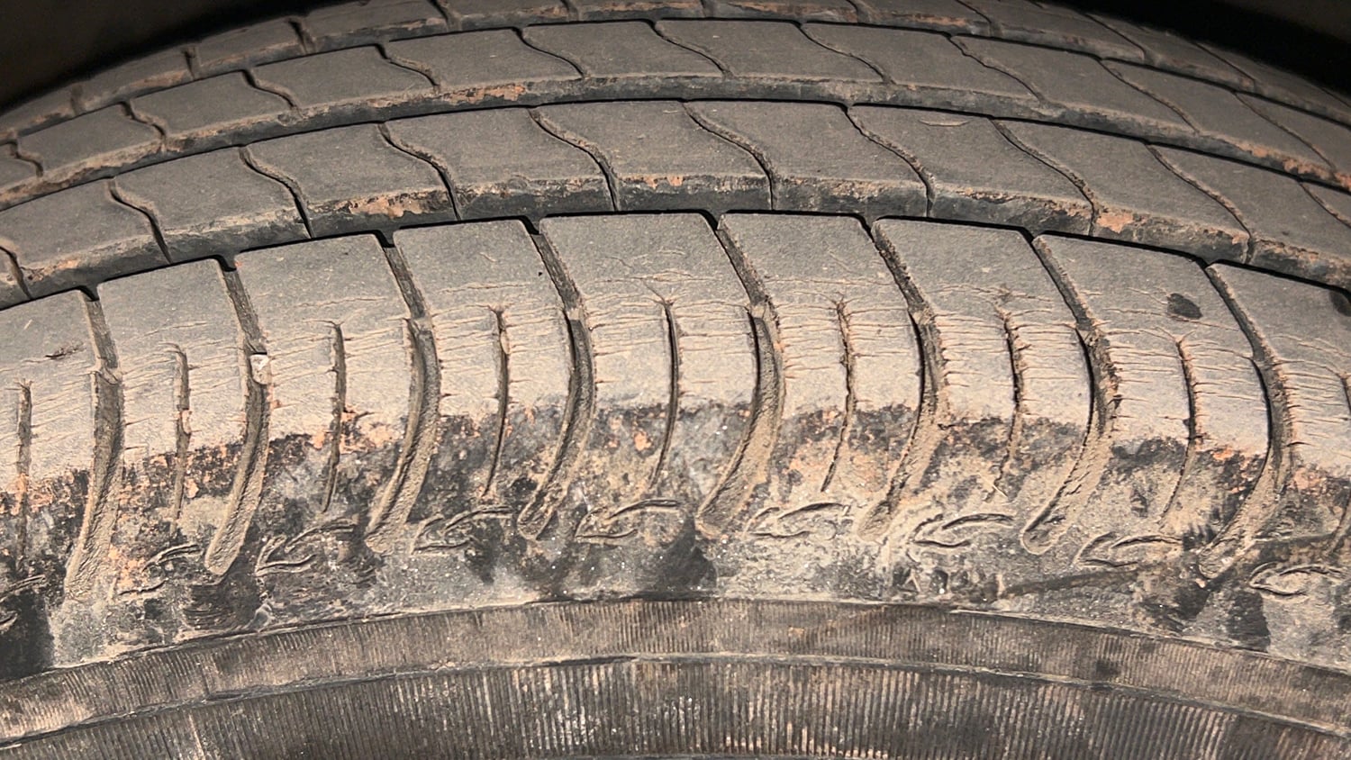 Used 2022 Maruti Suzuki S-Presso VXi (O) Petrol Manual tyres RIGHT FRONT TYRE TREAD VIEW