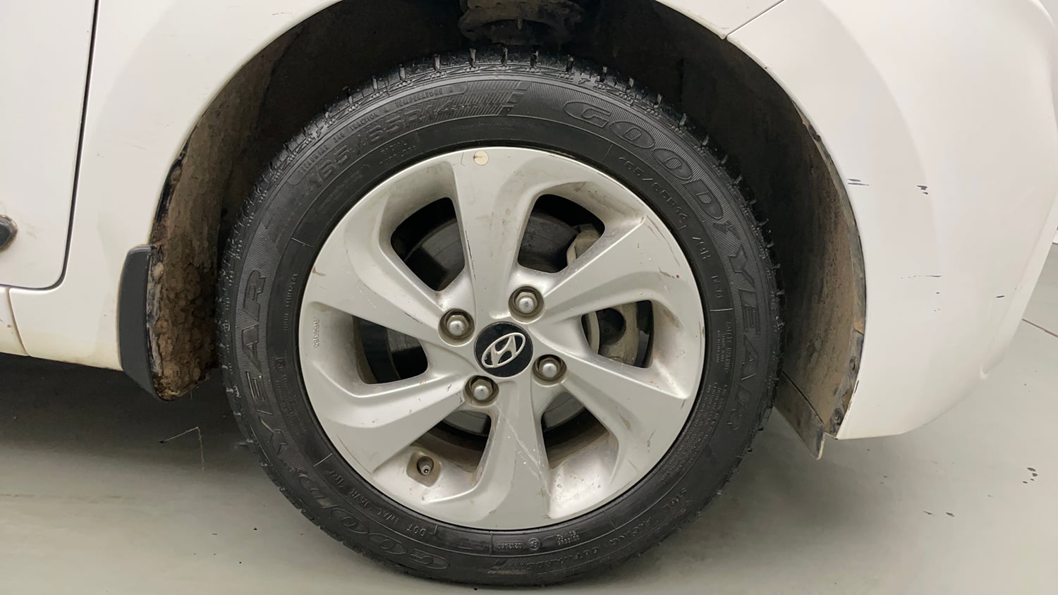 Used 2019 Hyundai Xcent SX Petrol Manual tyres RIGHT FRONT TYRE RIM VIEW