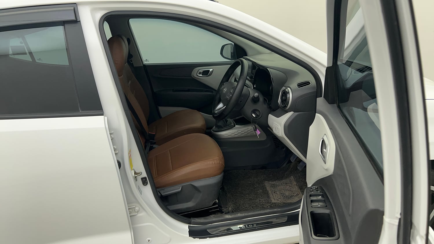 Used 2025 Hyundai Grand i10 Nios Sportz 1.2 Hy-CNG Duo Cng Manual interior RIGHT SIDE FRONT DOOR CABIN VIEW