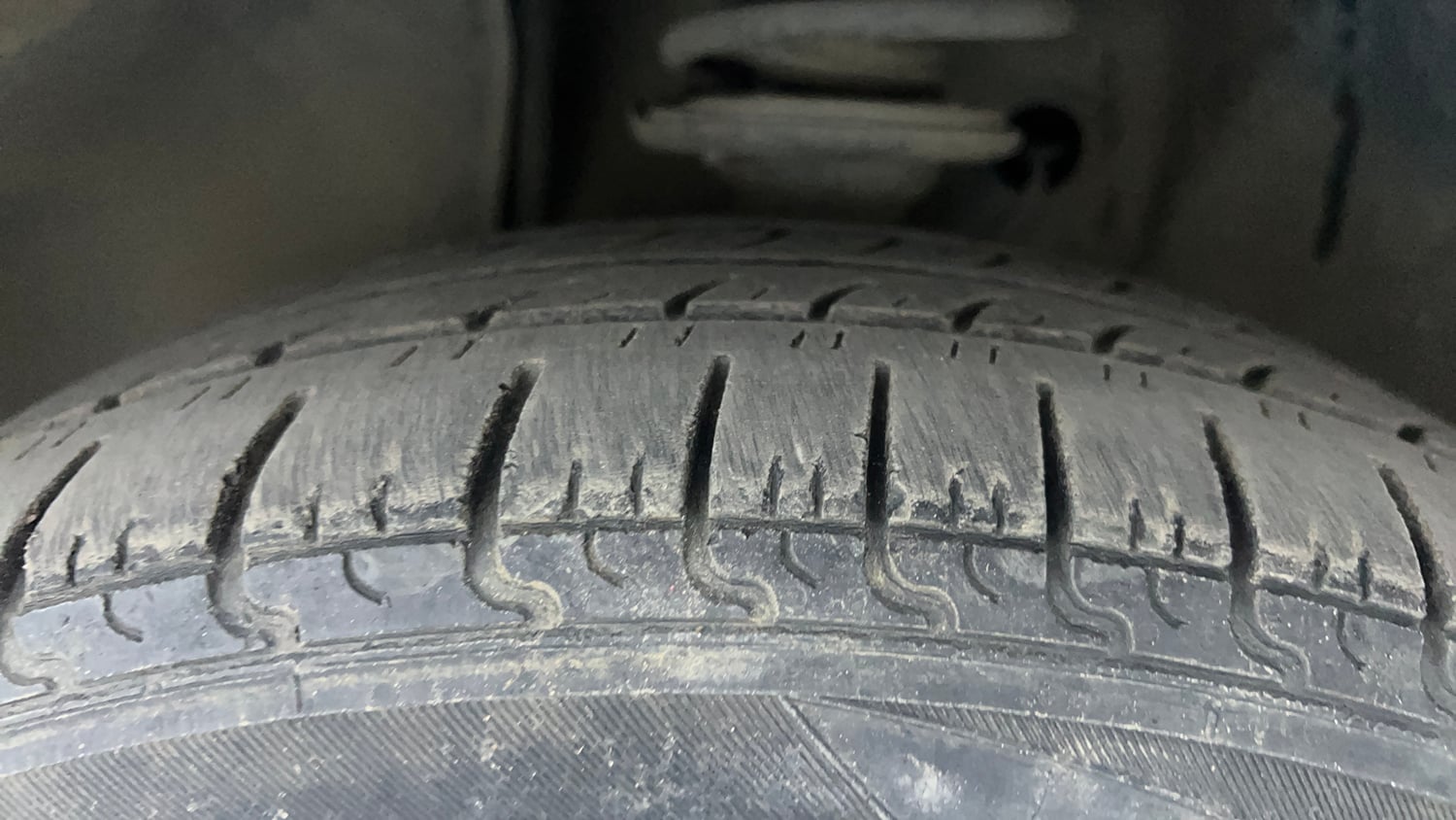 Used 2019 Maruti Suzuki Ignis [2017-2020] Zeta AMT Petrol Dual Tone Petrol Automatic tyres LEFT FRONT TYRE TREAD VIEW