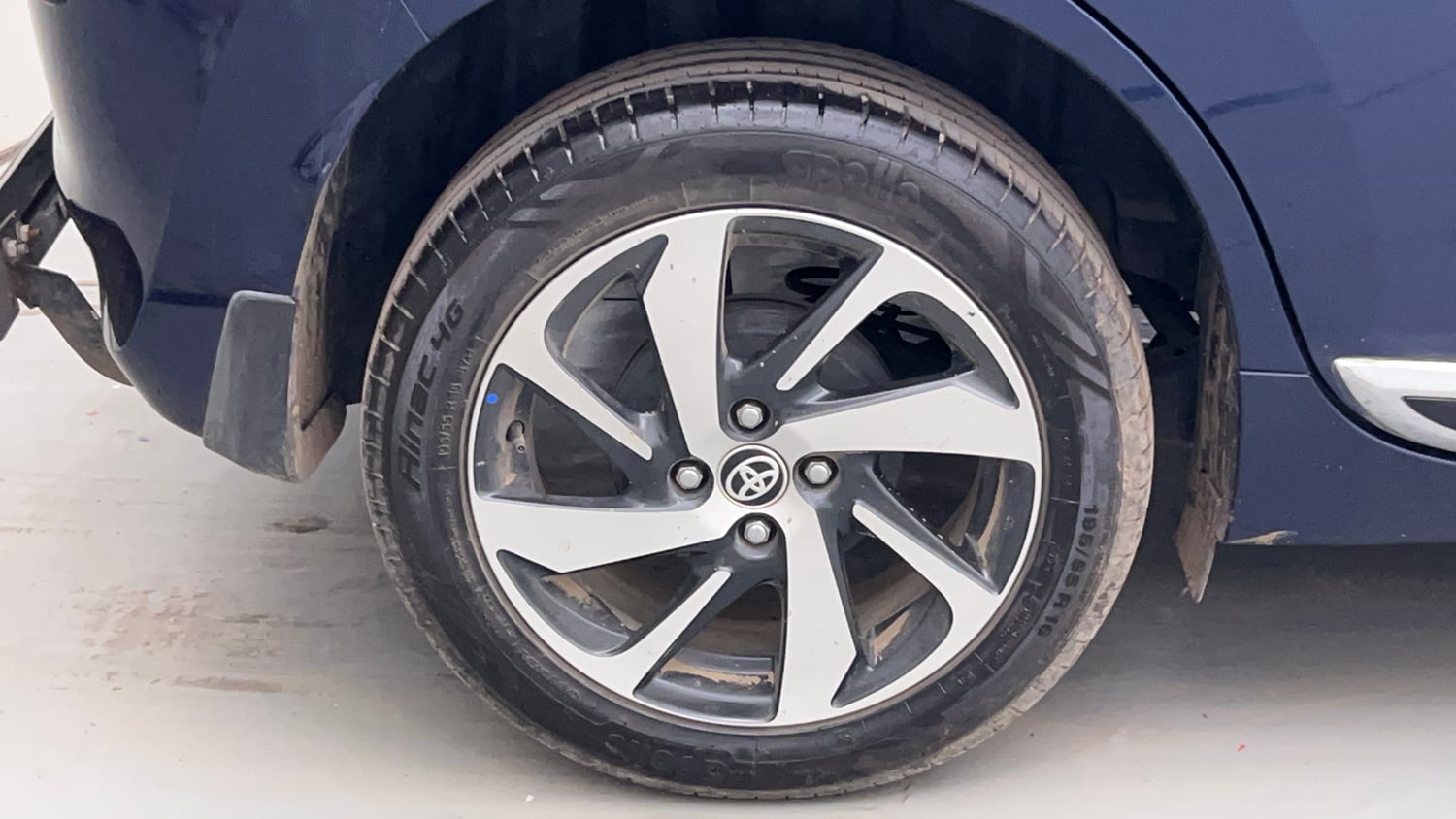 Used 2023 Toyota Glanza V AMT Petrol Automatic tyres RIGHT REAR TYRE RIM VIEW