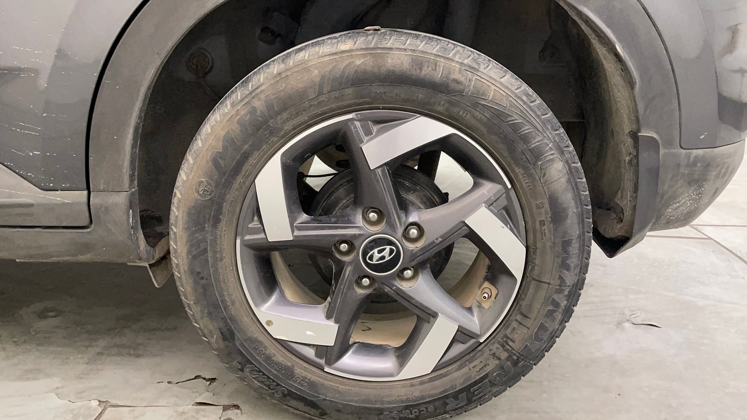 Used 2022 Hyundai Venue SX (O) 1.5 CRDi Executive Diesel Manual tyres LEFT REAR TYRE RIM VIEW