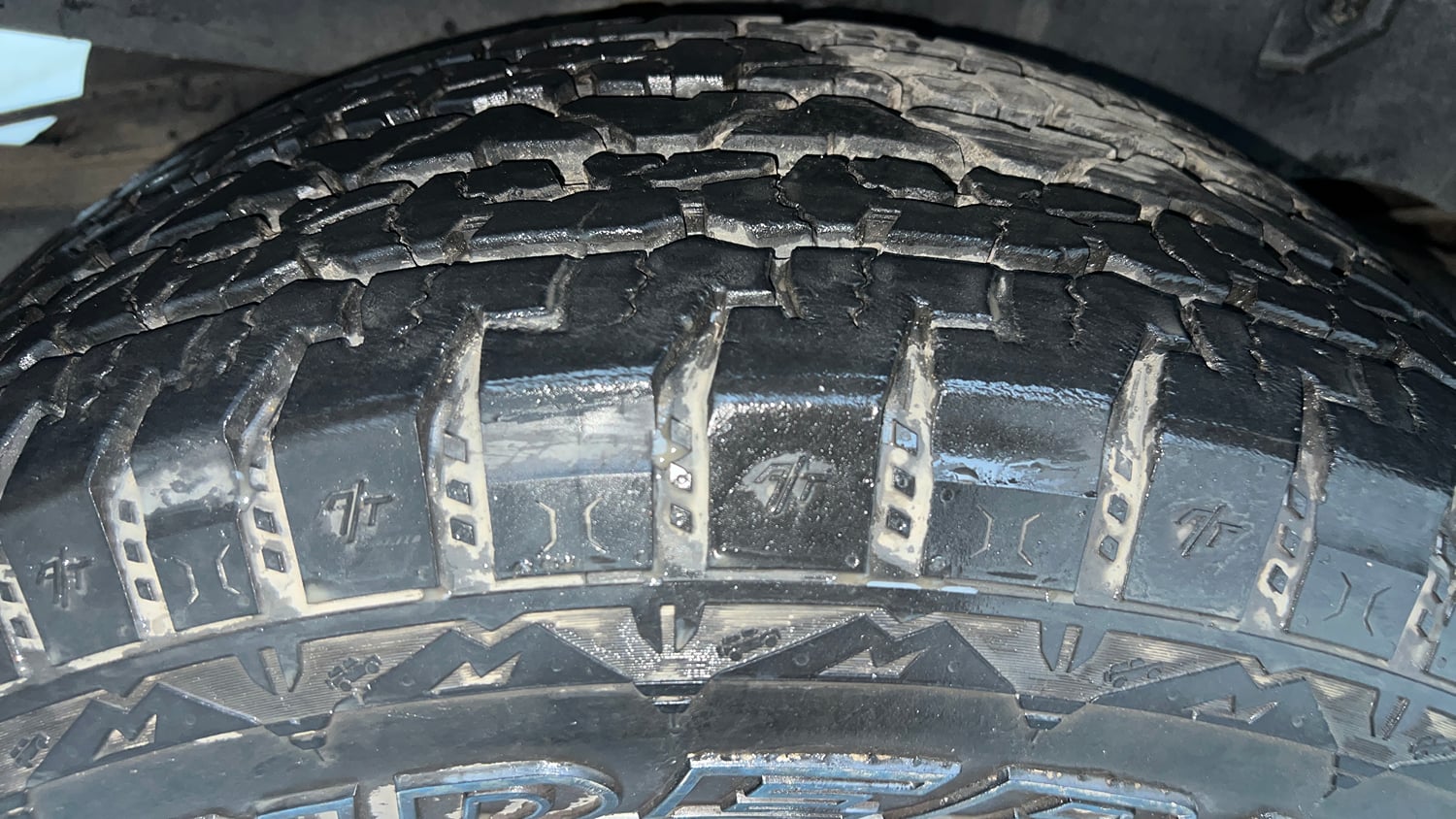 Used 2022 mahindra Thar LX Hard Top Petrol AT 4WD Petrol Automatic tyres RIGHT REAR TYRE TREAD VIEW