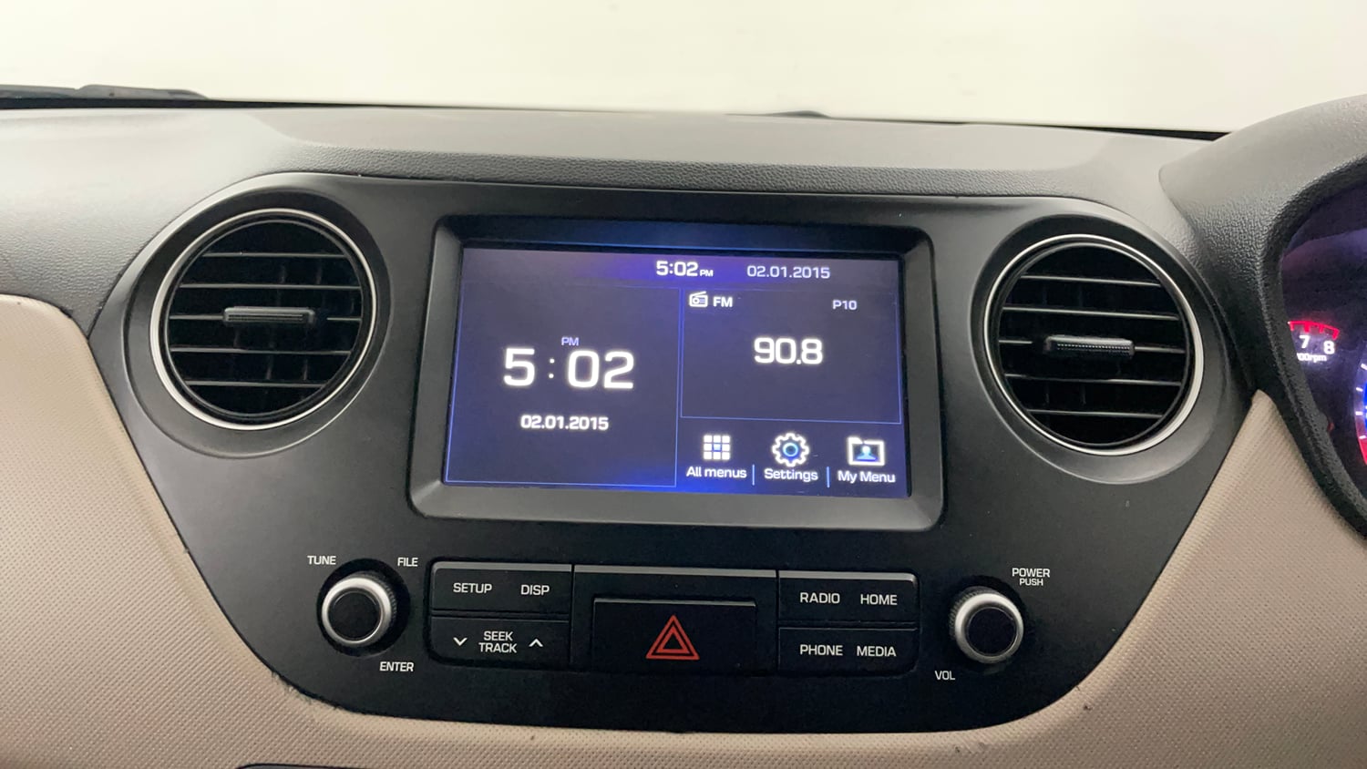 Used 2019 Hyundai Xcent SX Petrol Manual top_features Integrated (in-dash) music system