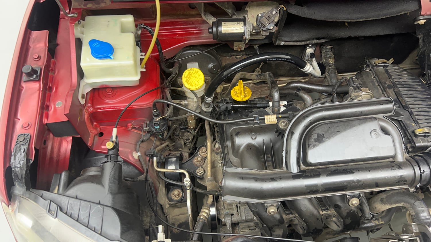 Used 2018 Renault Kwid 1.0 RXT AMT Opt Petrol Automatic engine ENGINE RIGHT SIDE VIEW