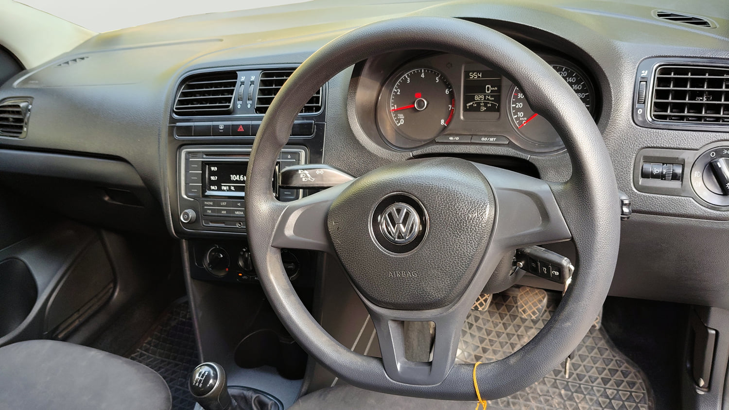 Used 2019 Volkswagen Polo Comfortline 1.0L (P) Petrol Manual interior STEERING VIEW