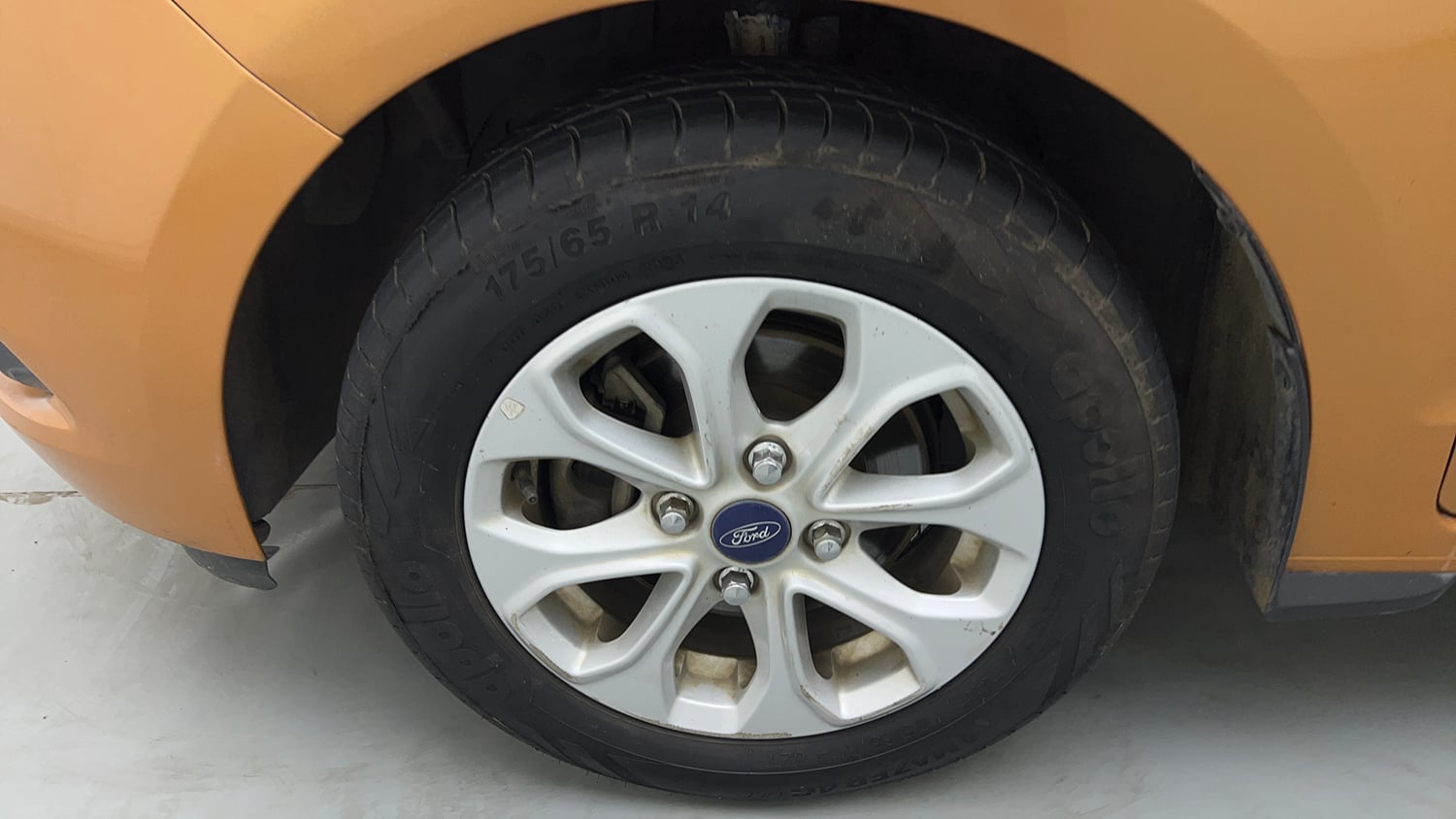 Used 2015 Ford Figo Aspire Titanium 1.5 Ti-VCT AT Petrol Automatic tyres LEFT FRONT TYRE RIM VIEW